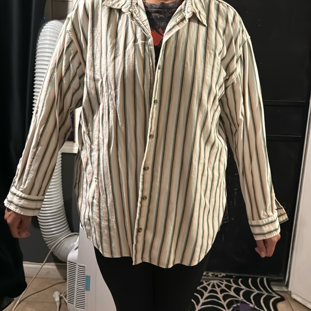 Universal thread collard shirt